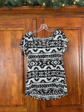 Maurices Black and White Geometric Blouse